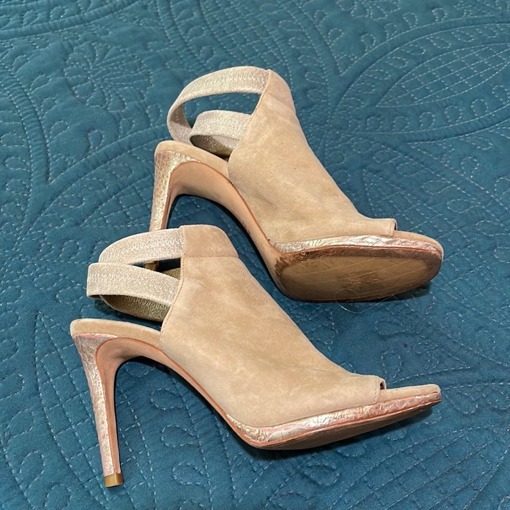 Donald J Pliner beige open toed Booties. Size 5.5